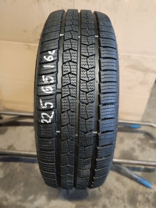 Opona zimowa 225/65R16C Nexen Winguard WT1