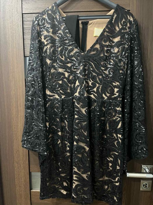 Elegancka koronkowa sukienka