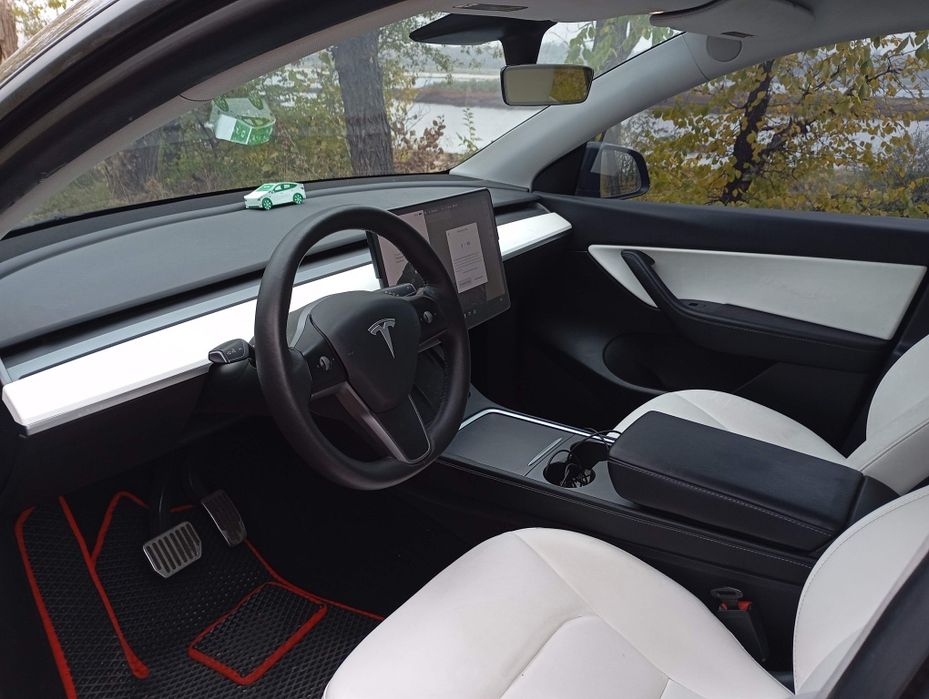 В рассрочку Tesla Y Long Range Motor 2021 полный привод