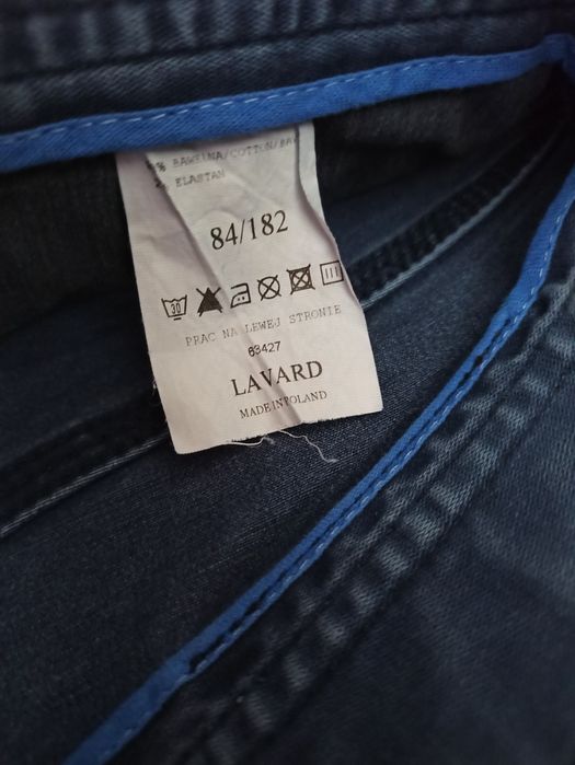 Spodnie chinos marki Lavard