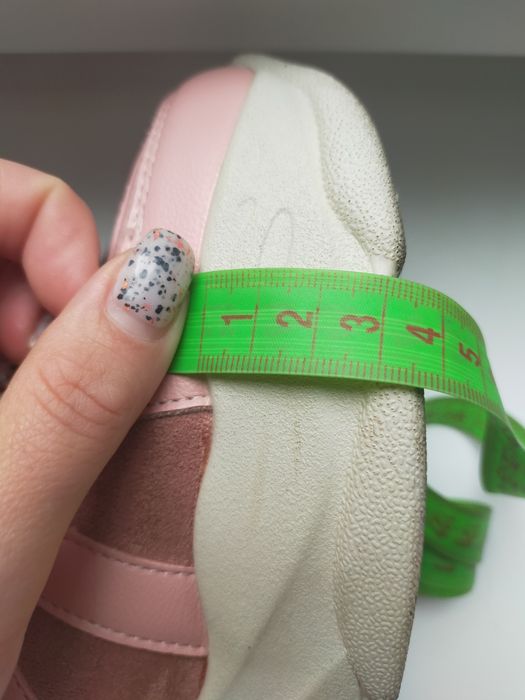 Кроссовки женские