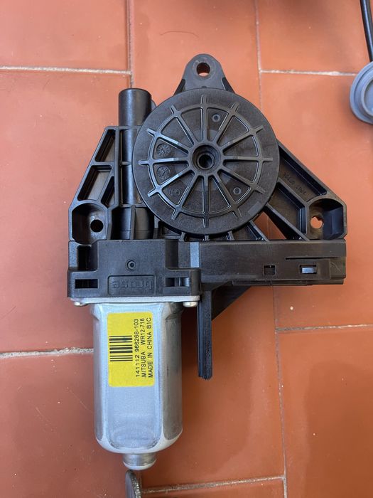 Porta esquerda dianteira Volvo
