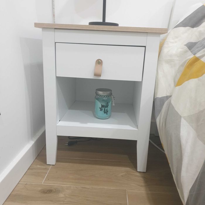 Mesa cabeceira nova em caixa fechada