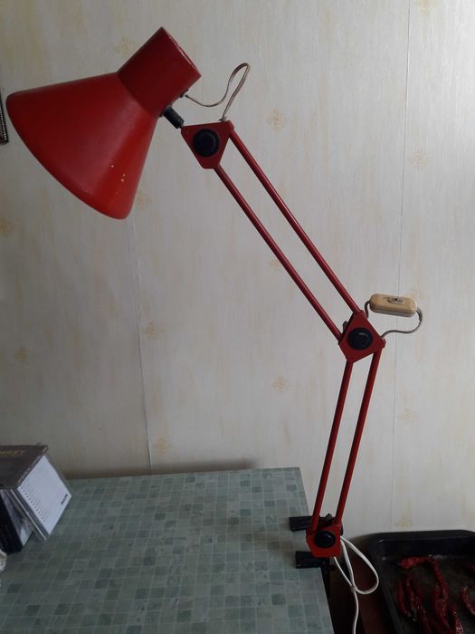 Струбцина крепление настольной инженерной лампы ,микрофона и др.