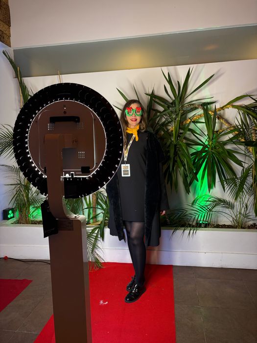 Aluguer de Photobooth e Videobooth em vidro para eventos e casamentos