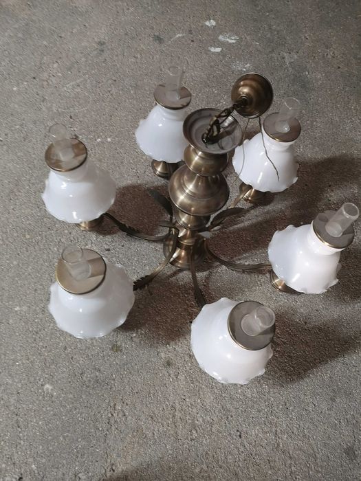 Candeeiro clássico para sala.