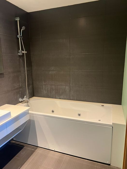 Vendo móvel e sanitários do Wc