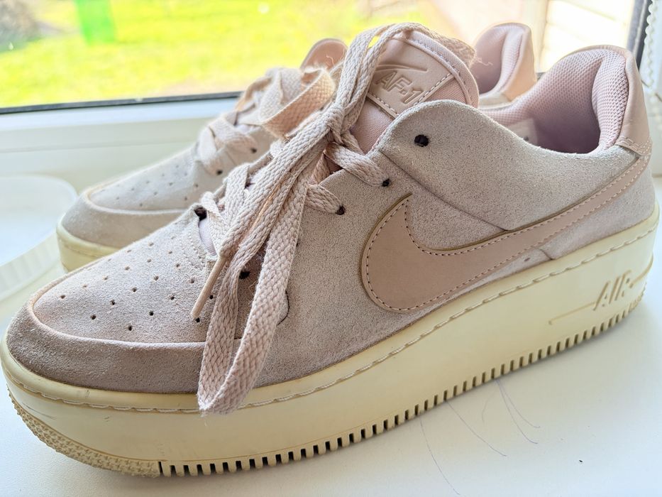 Продам жіночі кросівки nike air