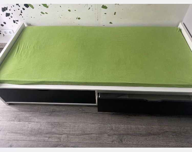 Łóżko jednoosobowe 99x200 tapczan z 2 szufladami , stan b.dobry  Polecam