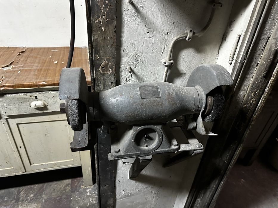 Maquina de afiar e limpar ferramentas industrial electrica antiga