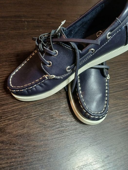 Детские кроссовки  34р