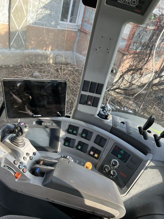Трактор Claas Arion 640