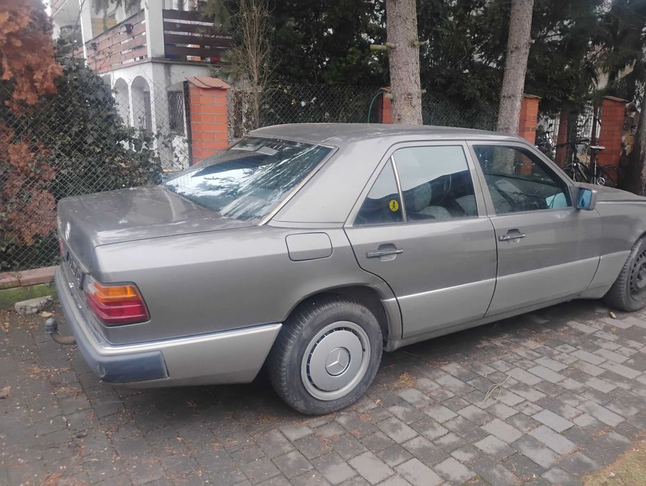 Mercedes w124 250 D 1992 rok lekko uszkodzony