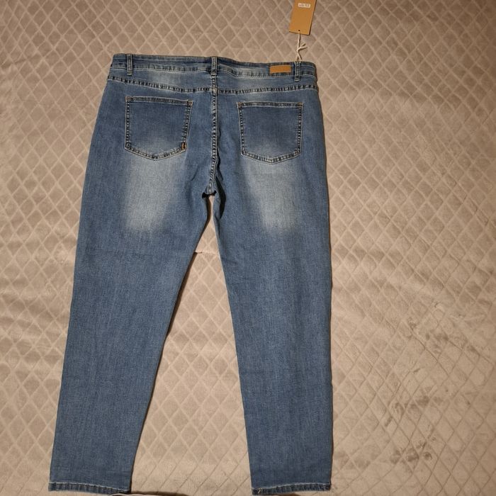 Sprzedam jeansy nowe