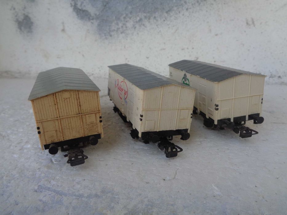 1:87 PIKO Lote de 3 carruagens caixa fechada comboio