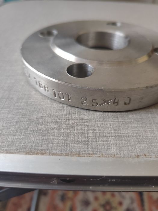 Фланці з нержавійки для з'єднання трубопроводів