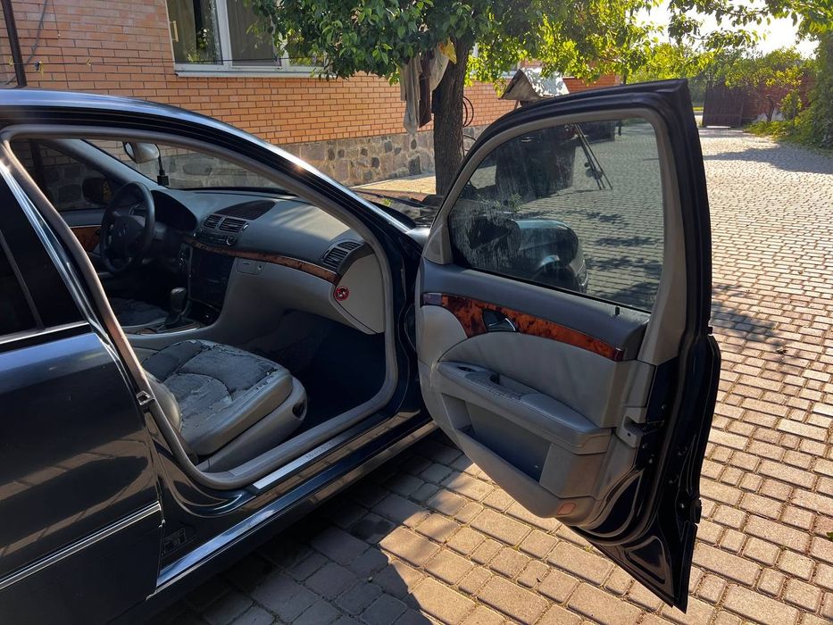 Mercedes W211 E270
