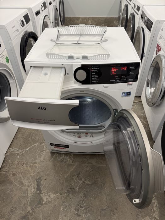 Сушильна машина на тепловому насосі AEG 9000 T9DE77685