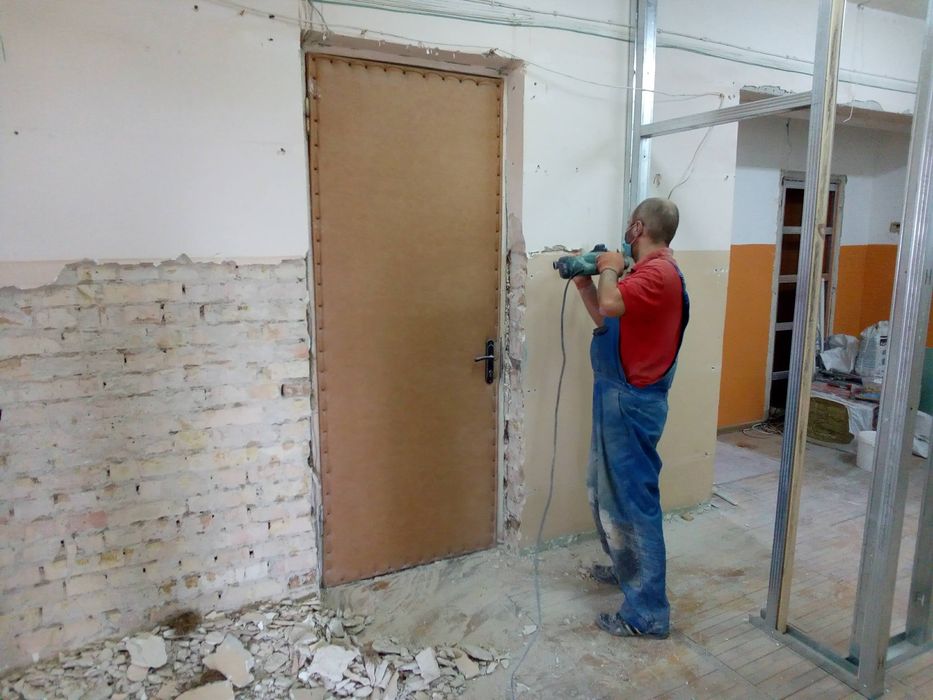 Демонтаж. Демонтажні роботи. Демонтаж стін, стяжки, плитки, штукатурки. Демонтаж стен и перегородок. Демонтажные работы