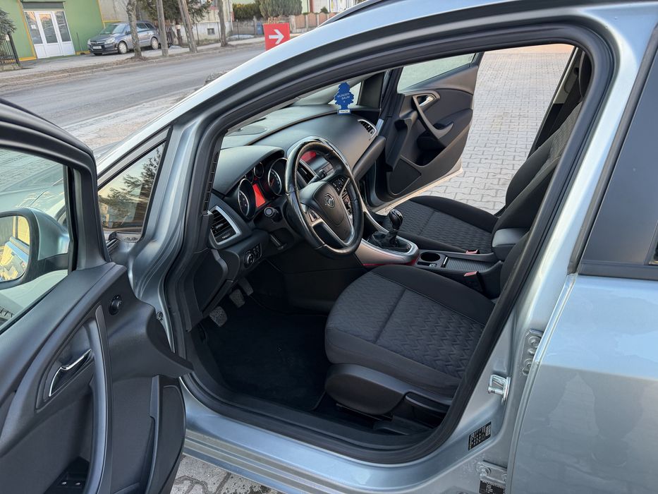 Opel Astra J Kombi  LIFT ! 1.4 Turbo Klima Alu PDC LED ! Serwis!