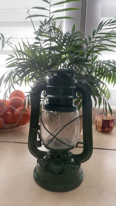 Stare lampy naftowe czerwona z prl