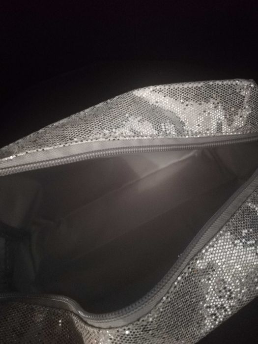 Kosmetyczka duża srebrna brokatowa