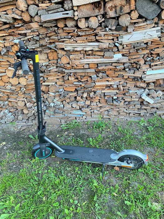 Продам Электросамокат Xiaomi Mi Electric Scooter Pro 2 Mercedes-AMG Pe