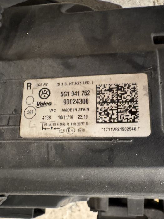 Продам правую фару Golf 7 full xenon afs максимальная