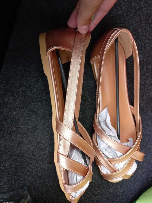 Sandálias Champanhe/Dourada