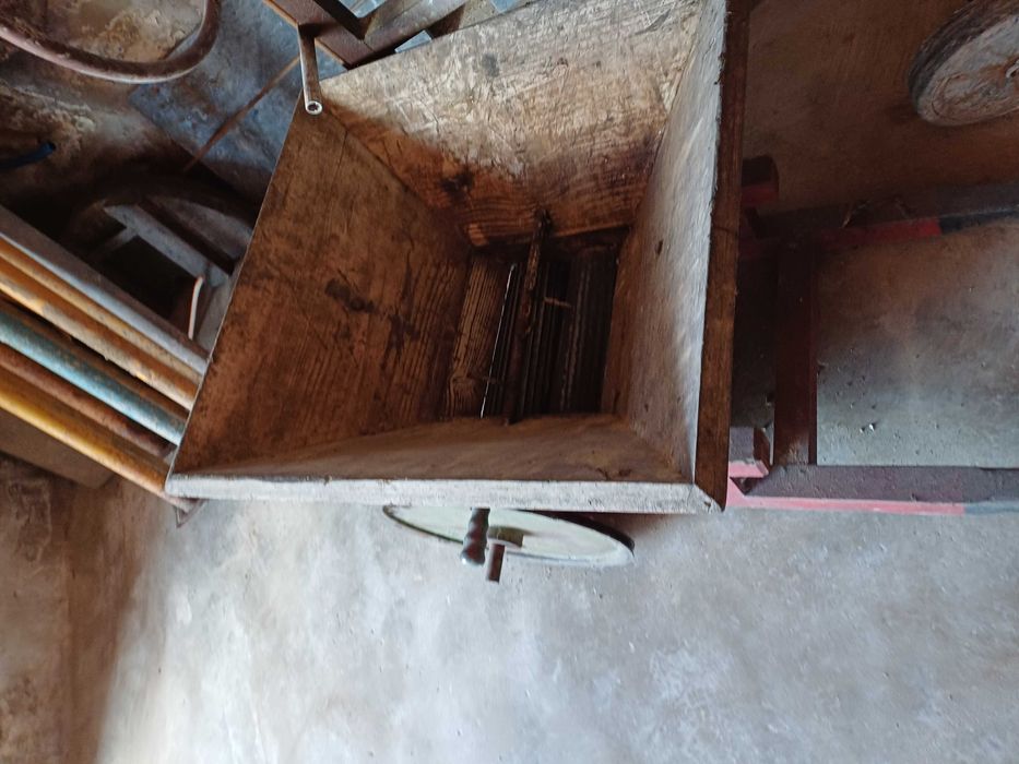 Triturador de uvas antigo | Grape crusher