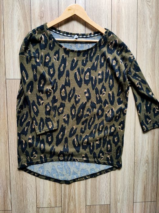 Nowy Lekki sweterek panterka