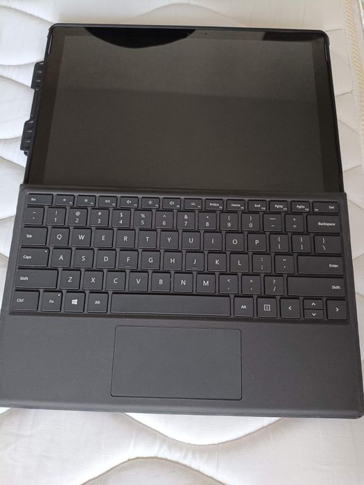Майкрософт Surface Pro Intel Core i 5  7660U (чохол є)
	Surface Pro