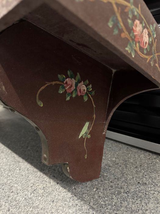 Prateleira rústica antiga, pintada à mão