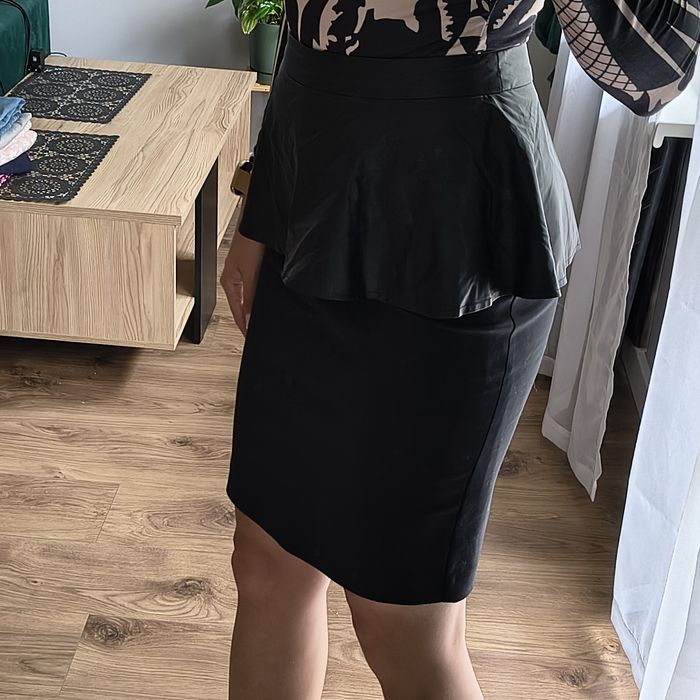 Czarna spódniczka mohito baskinka