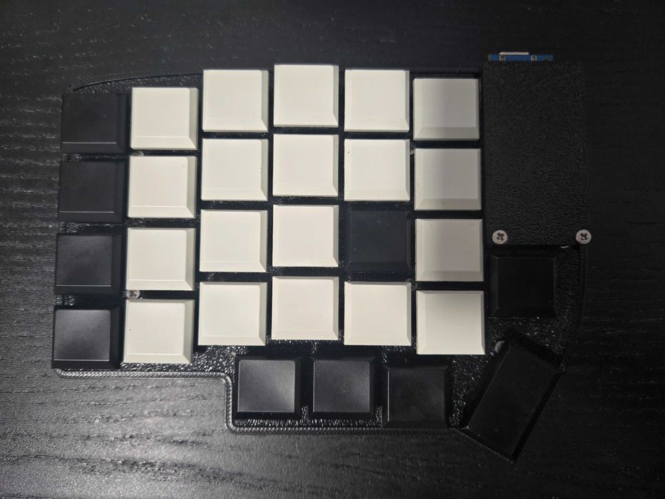 Teclado mecânico split Lily58