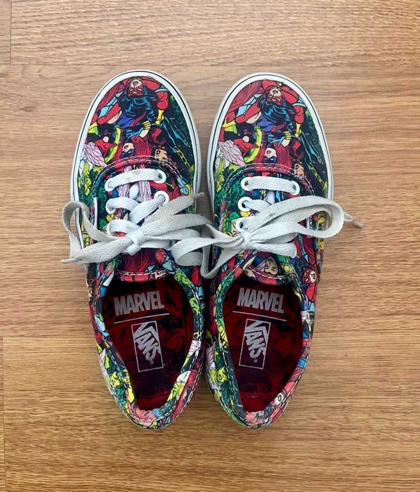 VANS modelo exclusivo MARVEL