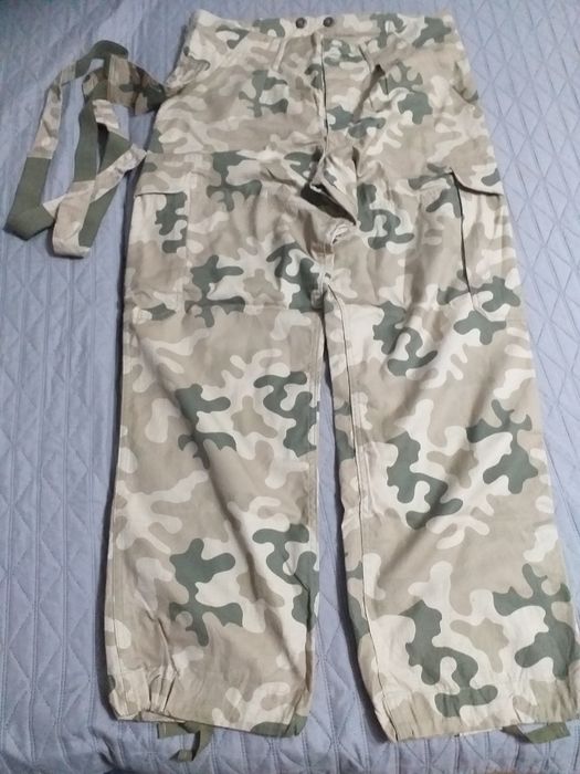 Spodnie moro pustynne z szelkami