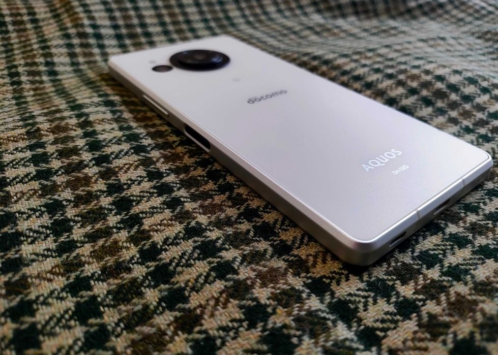 Sharp Aquos R8. Японское качество. MIL-STD-810G и IP68 2sim\256gb\6.4"