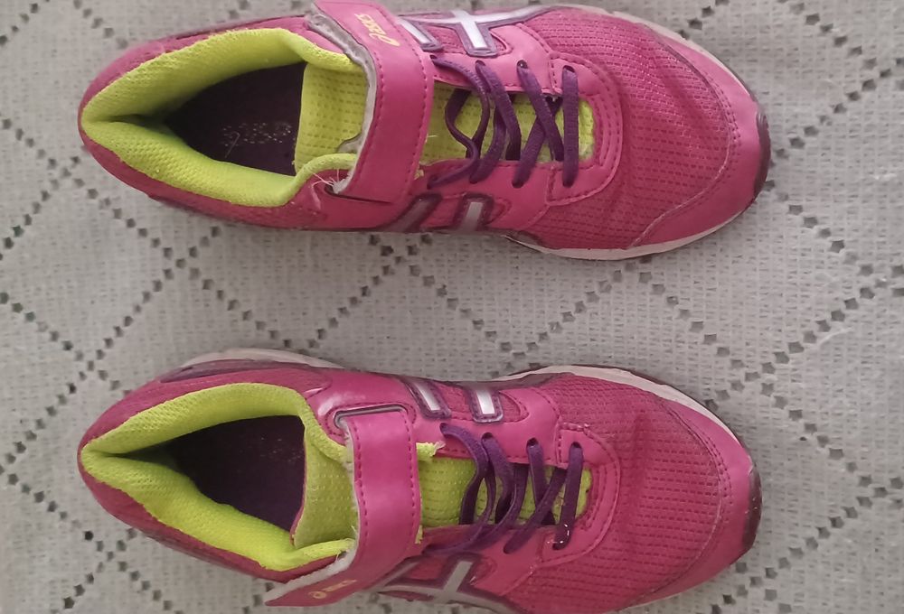 Sapatilhas /Sapatos e Botas de menina