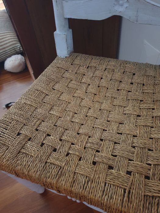 Cadeira madeira com assento em corda