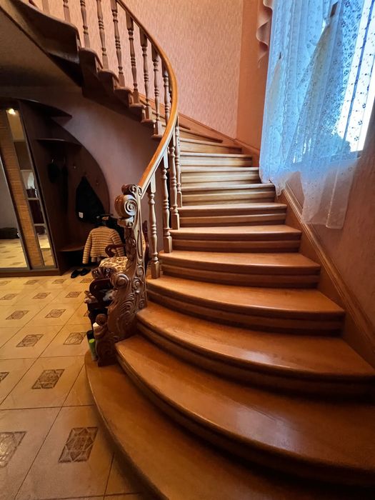 Продаю класний,стильний будинок,всього 10хв до Парку Шевченка та Озера