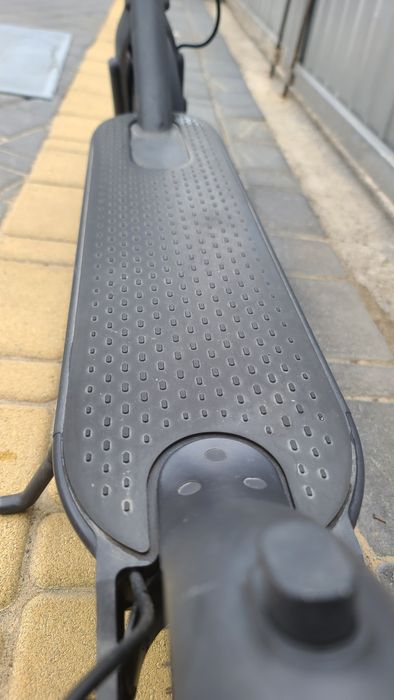 Продам  ОРИГІНАЛЬНИЙ Електросамокат Xiaomi Mi Electric Scooter Pro 2