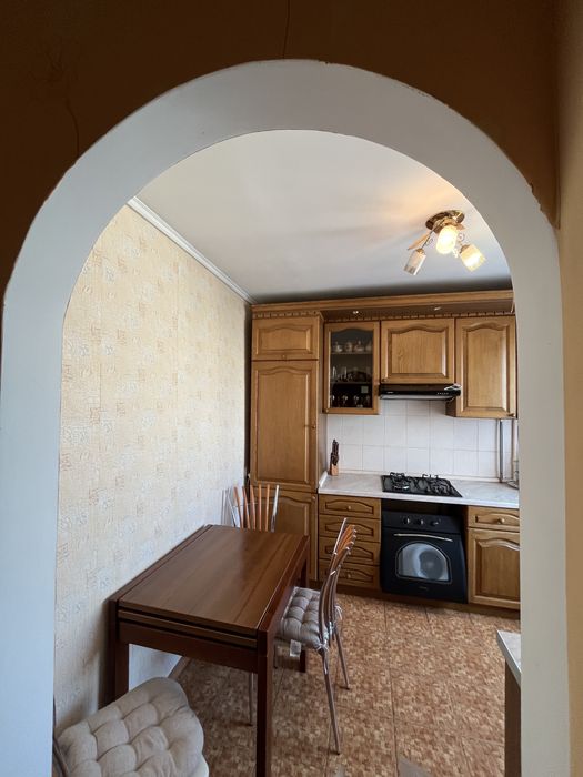 Продам   2-кімнатну квартиру в цегляному будинку, (район готелю «Градецький»)