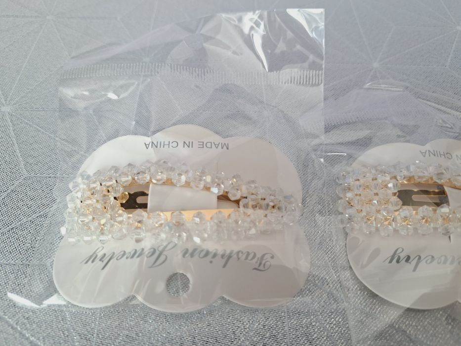 Nowe spinki klipy 2 szt. z przezroczystymi kryształkami