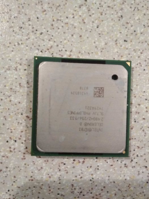 Procesor: intel celeron d 2 4 ghz/256/533 i inne części
