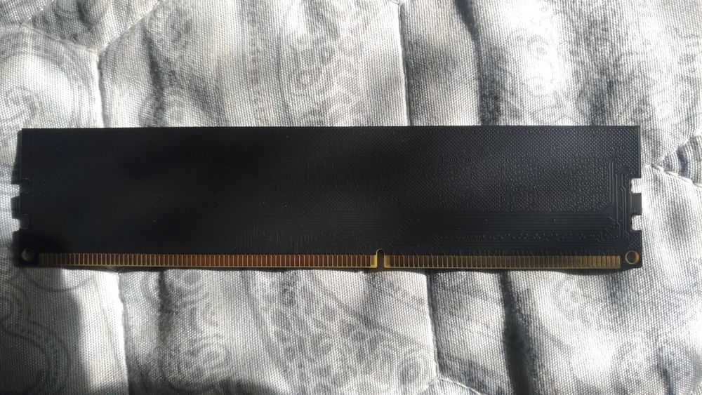 Планка памяти DDR3 4GB 1333MHz