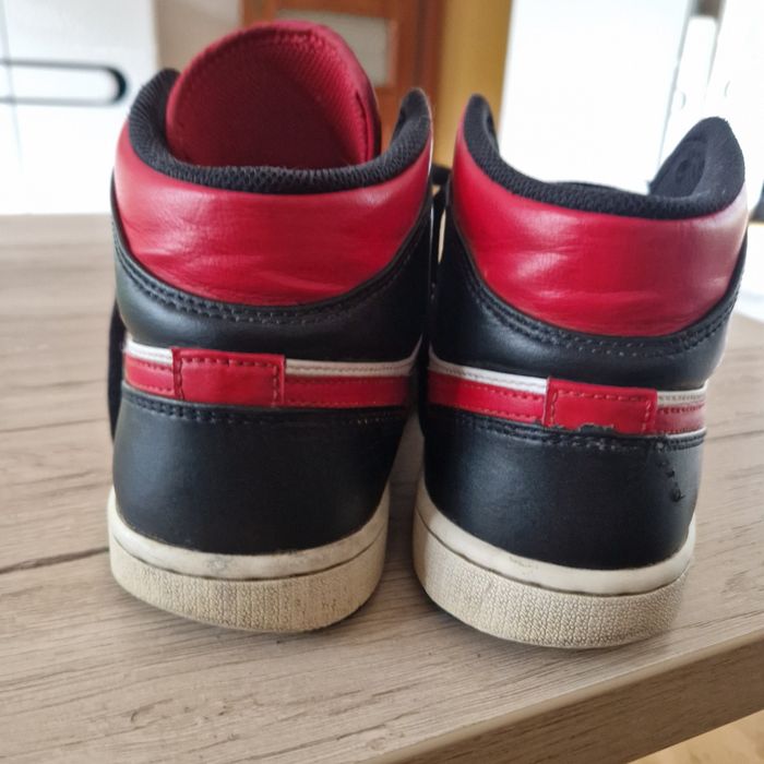 Nike jordan mid 1