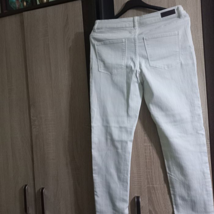 Białe jeansy,  firmy Pieces, rozmiar L, poliester