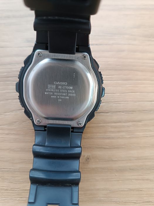 Sprzedam oryginalny zegarek Casio AE-2100W.Uszkodzony,na części.
