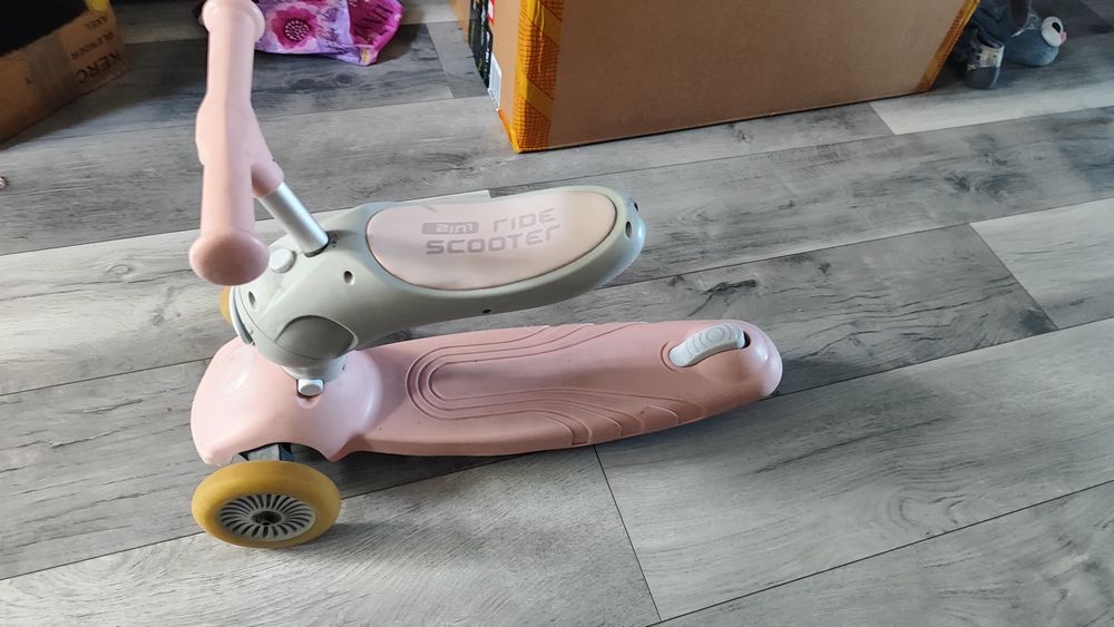 Hulajnoga trzykołowa. Scooter